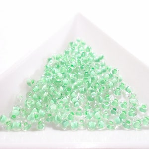 Perline di semi, vetro, #8, rotondo, traslucido, colore interno, verde menta, verde chiaro, acari Dyna, 10 grammi