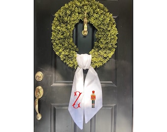 Geborduurde kerst notenkraker krans sjerp, witte monogram krans sjerp 4,5" x 56", vakantie voordeur decor, decor binnen/buiten,