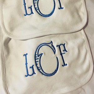 Babador de bebê personalizado com monograma, babador unissex bordado para bebê, babador de algodão branco, presente para recém-nascido, babador com monograma