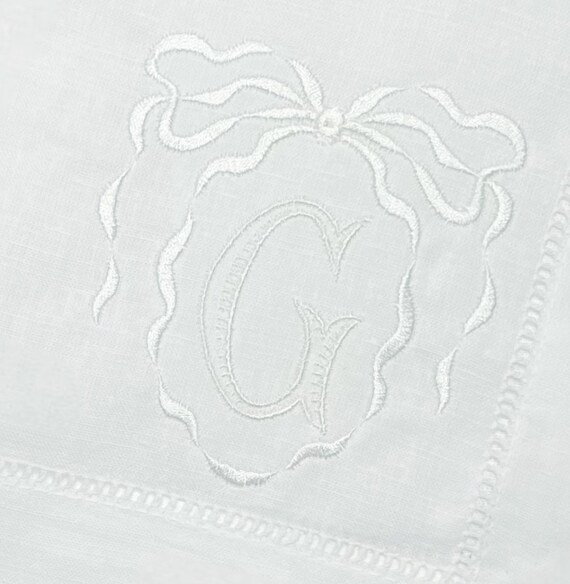 Embroidered Bow Monogrammed Wedding Napkins, Bow Crest Table Napkins, Classic Hemstitch Linen Napkins, Set of Dinner Party Napkins, 20 x 20