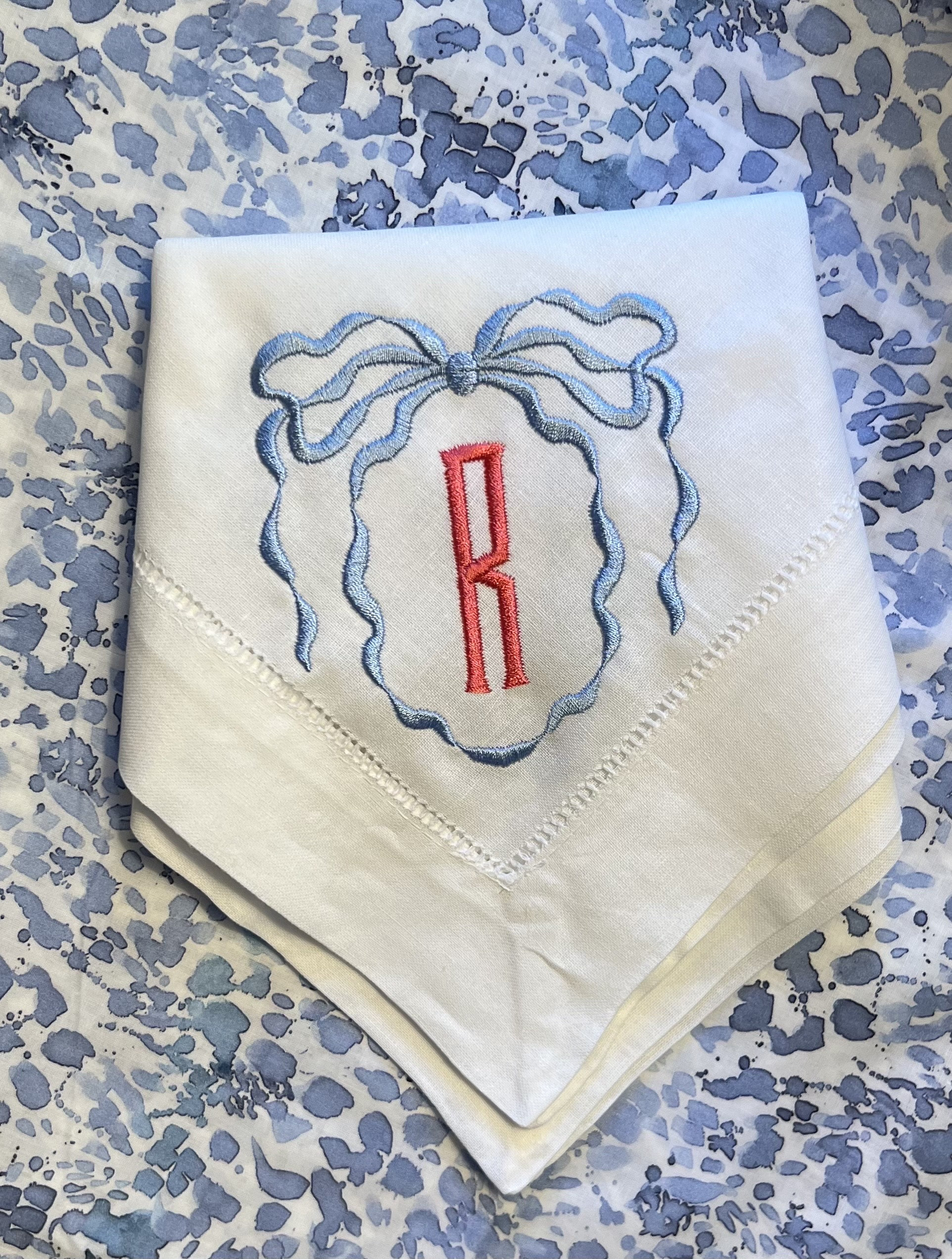 Monogrammed cloth dinner napkins with BUTTONHOLE set of 6,napkin bib, –  Embroidery by Linda Store