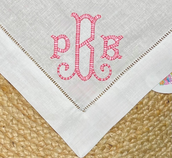 Embroidered Monogrammed Red and White Dinner Napkins, Valentine Napkins, Linen Napkins, Set of Dinner Party Napkins, 20 x 20, Guest Towel