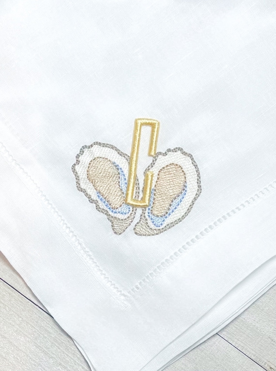 Embroidered 3D Oyster Monogrammed Dinner Napkins, Summer Beach Decor, Oyster Table Linen, Beach Dinner Linen Napkins, Beach Wedding Napkins