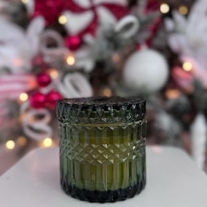 ホリデーエディション - クリスマスモーニングキャンドル 13オンス | 蜜蝋キャンドル | 純粋な蜜蝋 + 治療グレードのエッセンシャルオイル | クリスマスキャンドル