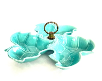 Plato vintage de cerámica californiana con hojas turquesas y asa central - HECHO EN EE. UU. N.° 1