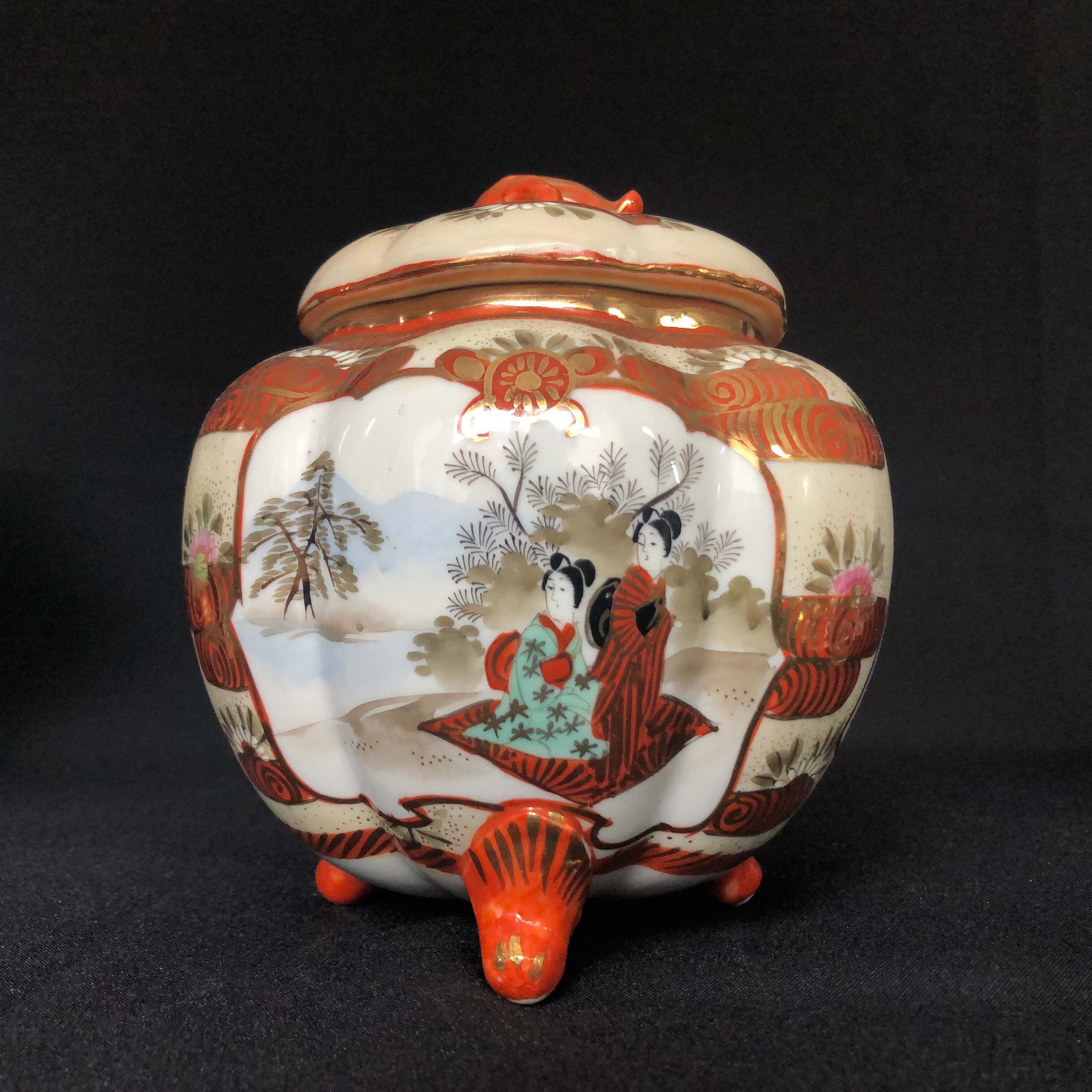 Amazing Antique Japanese Kutani Hand Painted Porcelain Ginger Jar Made
