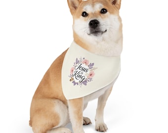 Collar bandana para mascotas con el diseño floral de la fe: Jesús es Rey