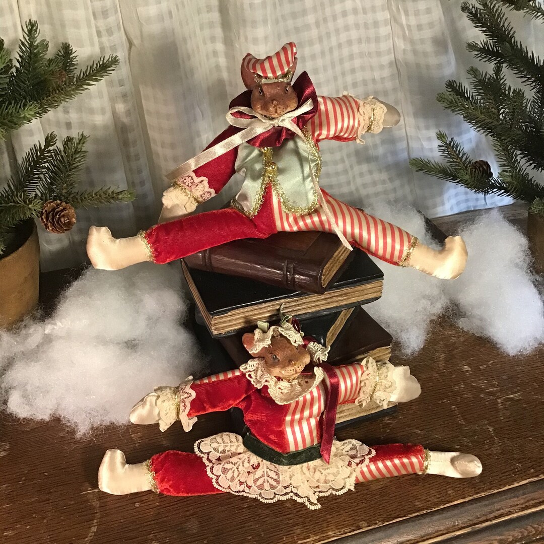   Christmas Morn フィギュリン Karen Didion Lighted Strolling Mr. and Mrs. Claus