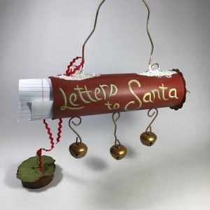 Buzón vintage de cerámica Toleware de Round Top con cartas a Papá Noel