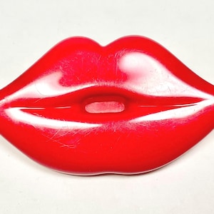 Vintage 80s Red Lips Button 2”