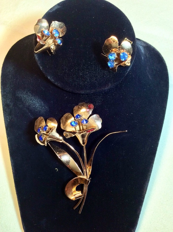 Vintage 40s Coro Large Brooch and Screwback Earrin