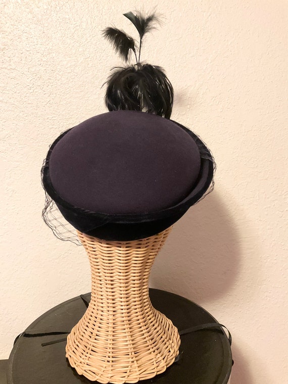 Vintage 40s Hat Navy with Feathers size 22 - image 5