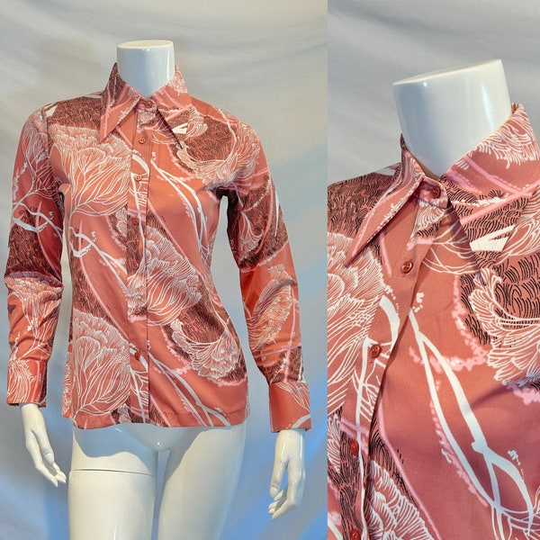 Vintage 70s Lerner Shops Retro Floral long sleeve Polyester button up blouse Dagger collar Coral Pink Mauve flowers cuff Women's Small shirt