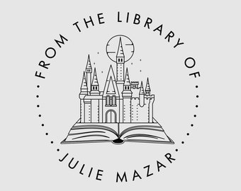 Zauberhafter Schulschloss Buch Stempel Personalisiert | Schlossbibliothek Stempel | Stempel, Selbstfarbstempel oder Embosser | Entwurf: STL099
