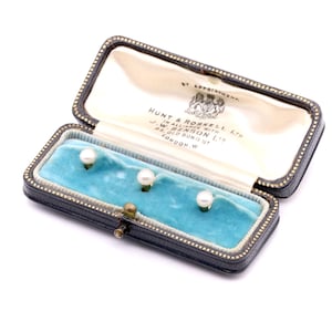 Antiguos pendientes victorianos Hunt & Roskell de oro amarillo de 15 quilates con perlas, en su estuche original.