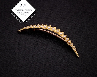 Broche antiguo eduardiano de oro amarillo de 15 quilates con perlas y forma de media luna.