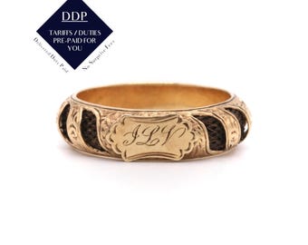 Anillo de luto antiguo victoriano de oro amarillo de 15 quilates con motivos florales y trabajo de cabello cincelado.