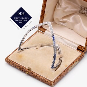 Brazalete Art Déco de los años 30 en platino con zafiros y diamantes de 14,2 quilates en total, en su estuche original.