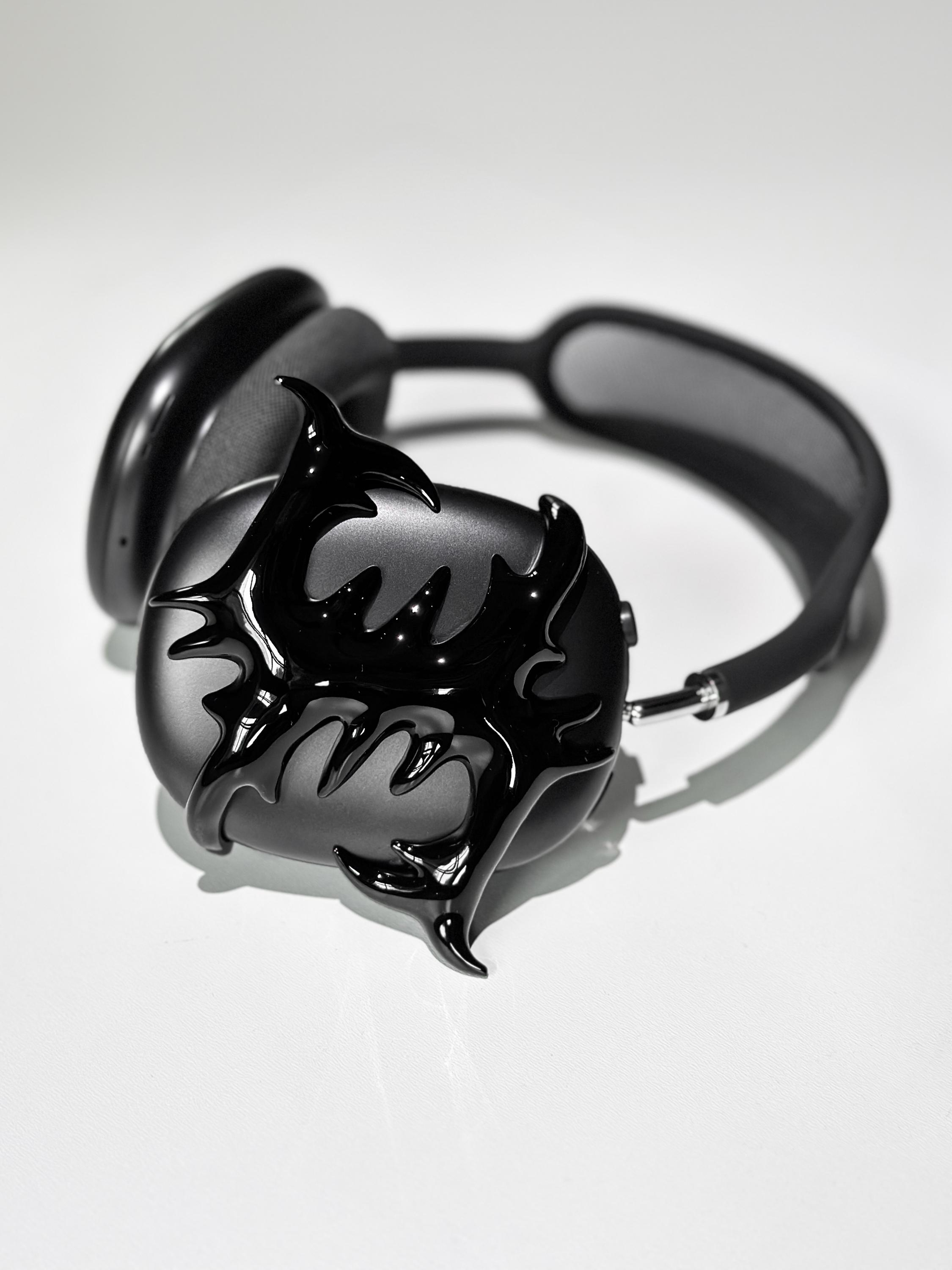 Cyber Spike Airpods Max Headphone Case Cover - Glossy Silver Apple