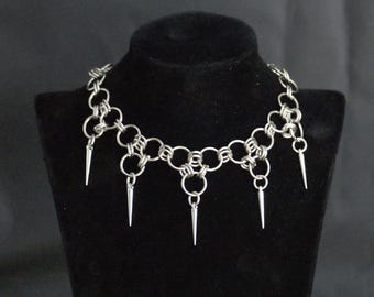 Handgjort gotiskt halsband med ringbrynja