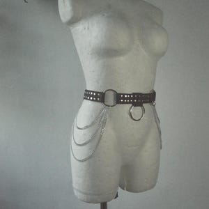 Cinturón con cadenas