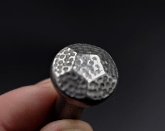 IJzeren klinknagels in de vorm van een voetbal | Kop witte stippen | Smid gemaakt | Voor doe-het-zelf-project | Sierstaal