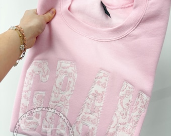 Applique brodée PERSONNALISÉE, cadeau de grand-mère grand millénaire rose grand-mère, chemise de révélation de genre, chemise de broderie chinoiserie
