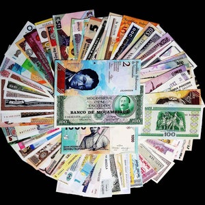 Può includere: Una collezione di banconote colorate da tutto il mondo, tra cui valute dal Mozambico, Venezuela, Indonesia, Angola, Russia e Serbia. Le banconote presentano vari disegni, tra cui ritratti, animali e motivi geometrici.