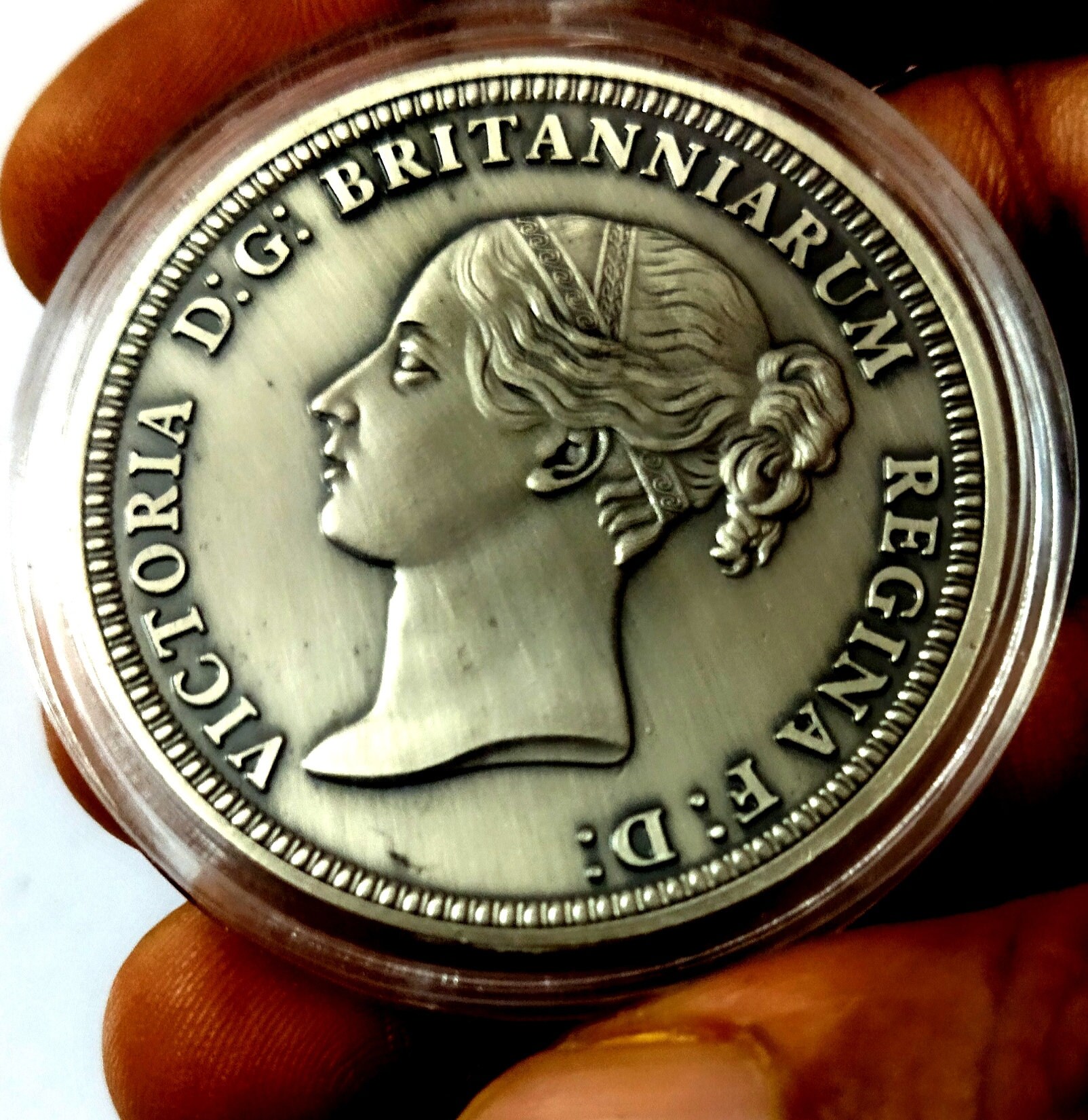 コレクション VICTORIA REGINA NO DATA COIN Found a Victoria Regina, St. George coin amongst my late
