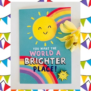 Insignia esmaltada Sunshine y tarjeta de felicitación Wellness con la frase «Haces del mundo un lugar mejor»