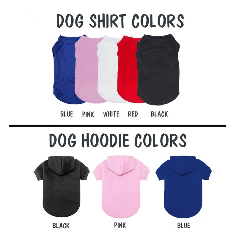 Op de afbeelding: Hondenshirts en hoodies in verschillende kleuren. De kleuren van de hondenshirts zijn blauw, roze, wit, rood en zwart. De kleuren van de hondenhoodies zijn zwart, roze en blauw.