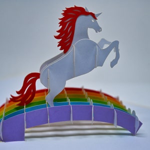 Siga seu cartão de saudação pop-up Dreams Rainbow Unicorn 3D.
