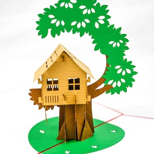 Cartão pop-up da casa na árvore 3D.