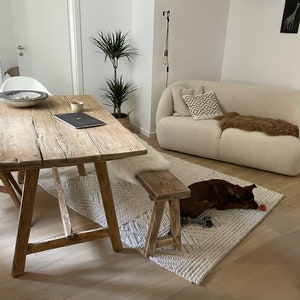 Table en bois de récupération Franz, avec pieds fuselés