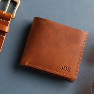 Cartera plegable AirTag de cuero personalizada para hombre - Regalo con monograma / Regalo para padrinos de boda, cumpleaños y papá