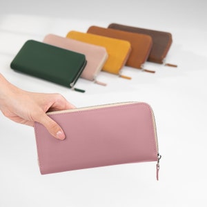 Cartera de piel personalizada para mujer con cremallera, compartimento largo para billetes, bolsillo para monedas con cremallera, tarjetero y estampado de monograma.
