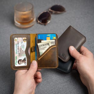 Cartera de cuero fina personalizada para hombre: tarjetero minimalista con bolsillo frontal / Regalo personalizado para él, papá o novio