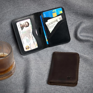 Cartera de cuero fina personalizada para hombre: tarjetero minimalista con bolsillo frontal / Regalo personalizado para él, papá o novio