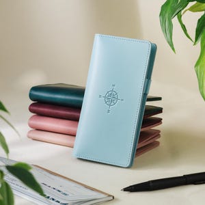 Funda de chequera de cuero personalizada Cartera de chequera personalizada en relieve - Regalo elegante y funcional para mamá