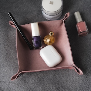 Custom leather Valet Tray, Personalized Leather Catchall tray, Vanity Tray, Jewelry tray, Key tray, Dice tray, 3rd Anniversary Gift