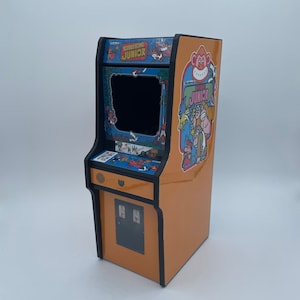 Squirrel Bird Donkey Kong Jr. Arcade Feeder, Fun Gift Idea, Unique Gift, Bird Feeder, Retro Arcade Cabinet, Funny Feeder