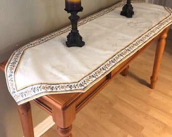 Beautiful Provence table runner  "Moustiers" Pattern from France