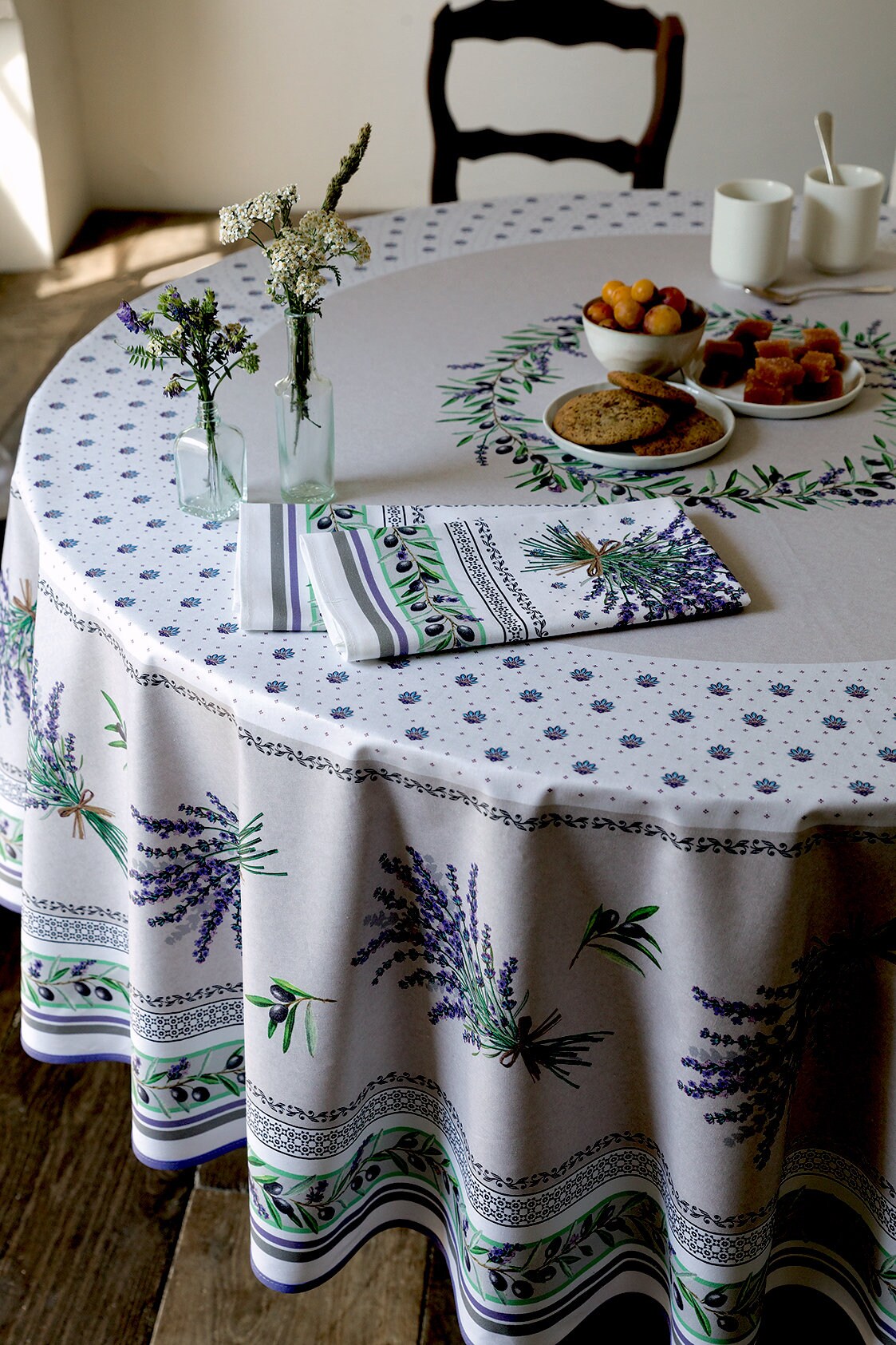 Round 70'' coated or cotton France Provence tablecloth lavender "Lauris"