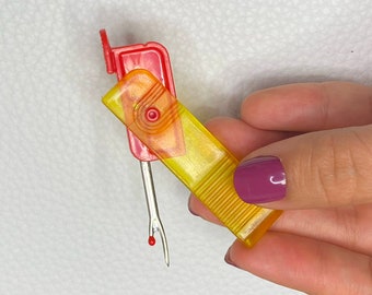 Collapsible Stainless Steel Seam Ripper: Sewing Crafting Tool