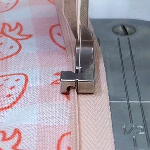 Adjustable Zipper Foot for Pfaff Sewing Machine