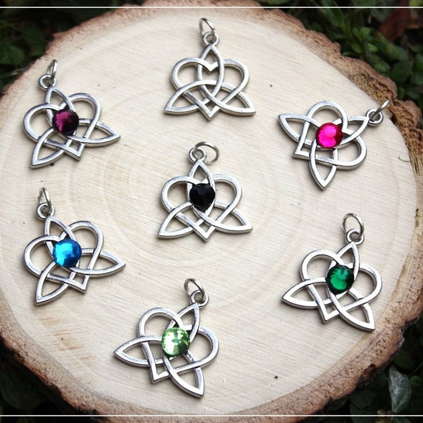 Pendentifs couleur argenté "Triquetra celtiques coeurs" Cordon offert