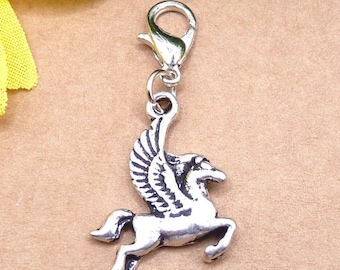 Pegasus, silberfarbig, Anhänger mit Karabiner, geflügeltes Pferd, Mythologie, Kind des Poseidon und der Medusa