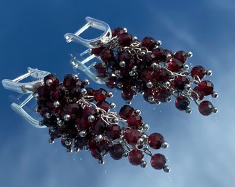 Pendientes de racimo de uvas con granate, joyería delicada de plata de ley