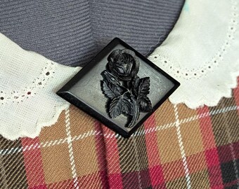 Diamond with Rose Top in Faux Vulcanite