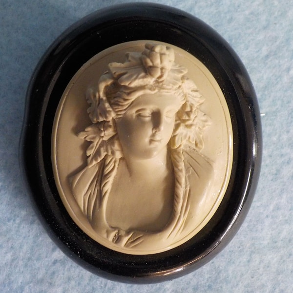 Lava Cameo on Jet Base Reproduction